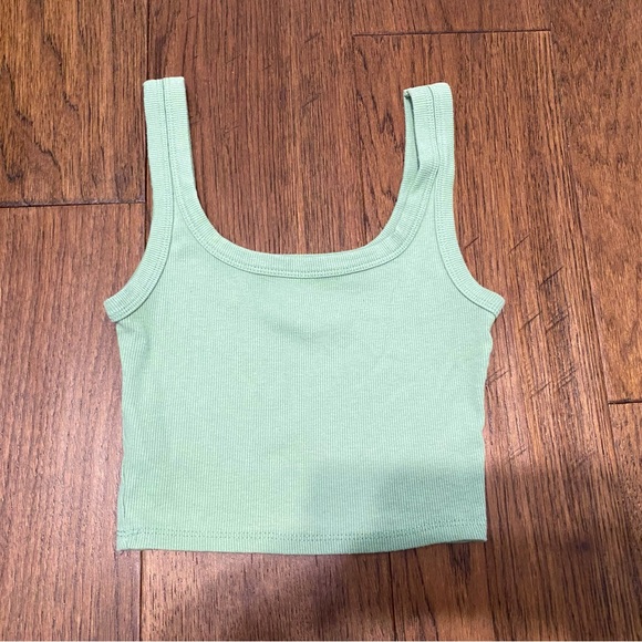 Sage green cropped tank top - Picture 1 of 1